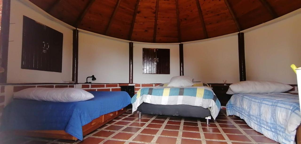 Al Bosque Hostel & Glamping ซานตาเอเลนา ภายนอก รูปภาพ