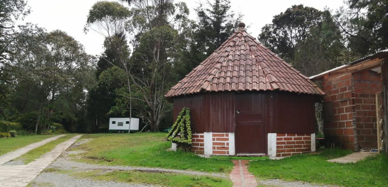 Al Bosque Hostel & Glamping ซานตาเอเลนา ภายนอก รูปภาพ