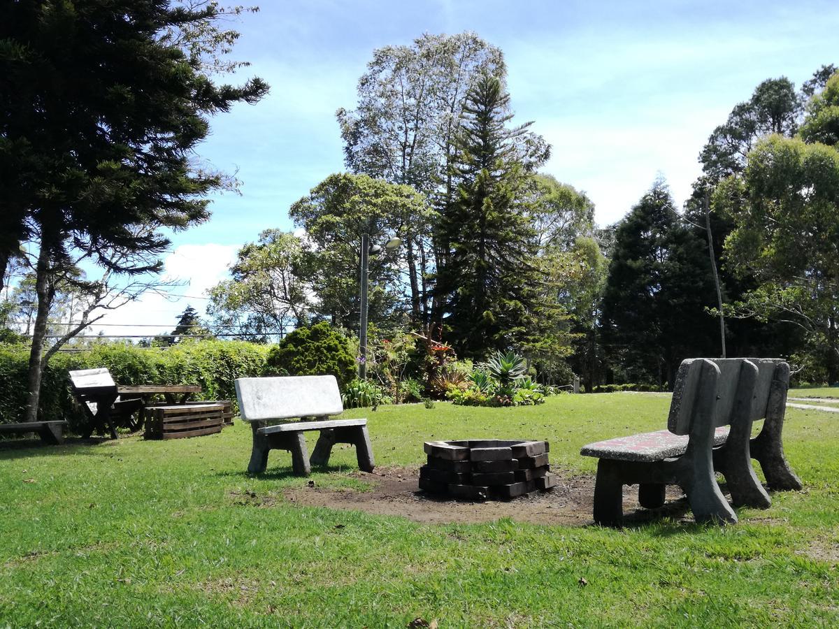 Al Bosque Hostel & Glamping ซานตาเอเลนา ภายนอก รูปภาพ