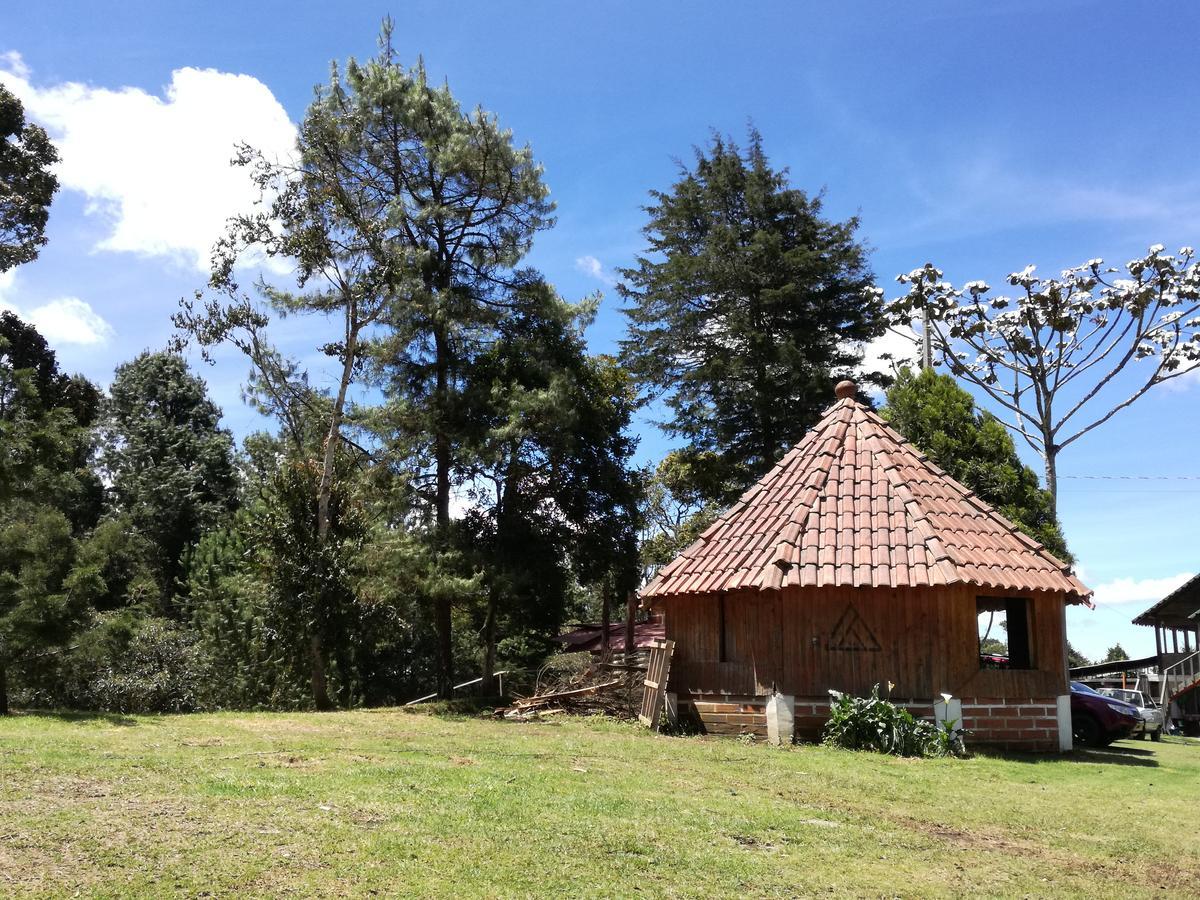 Al Bosque Hostel & Glamping ซานตาเอเลนา ภายนอก รูปภาพ