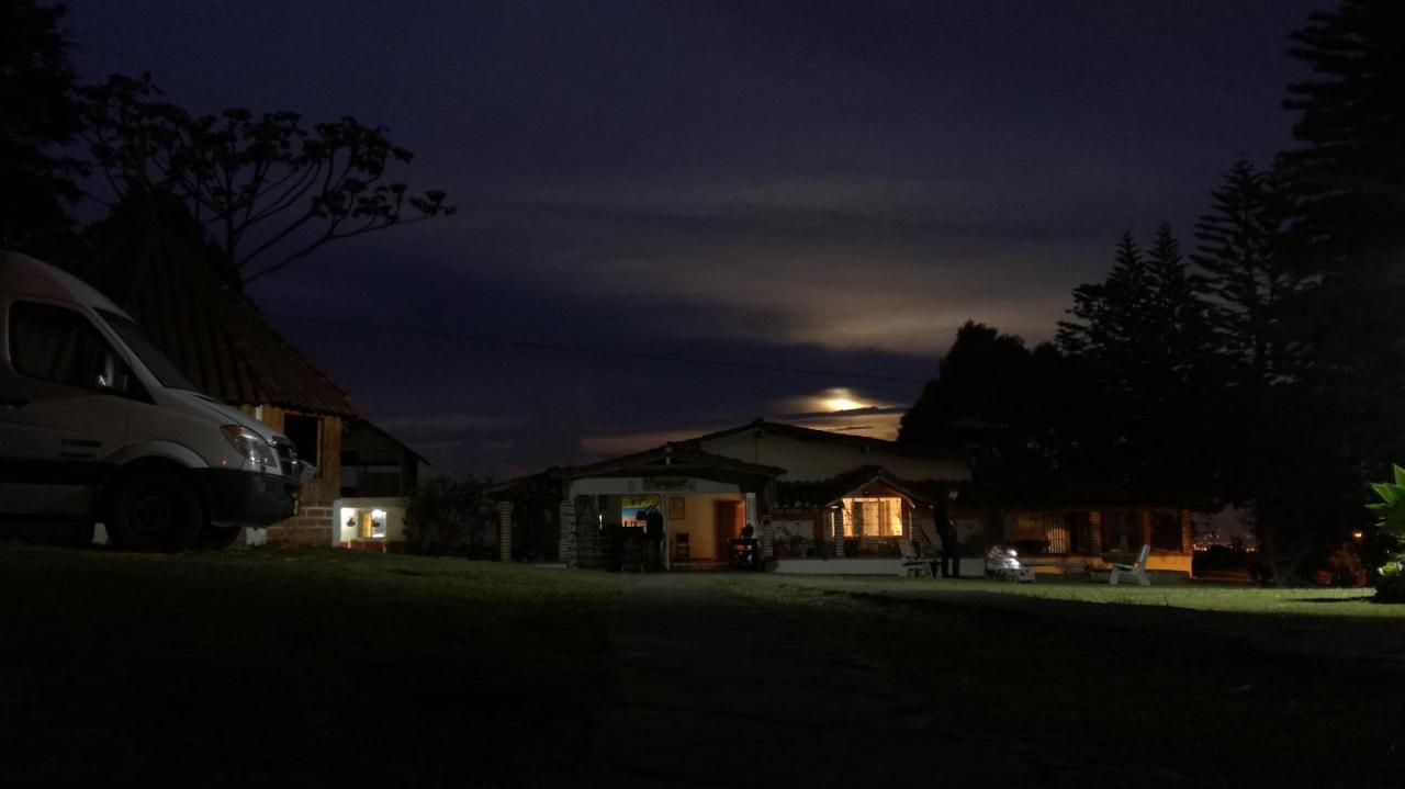 Al Bosque Hostel & Glamping ซานตาเอเลนา ภายนอก รูปภาพ